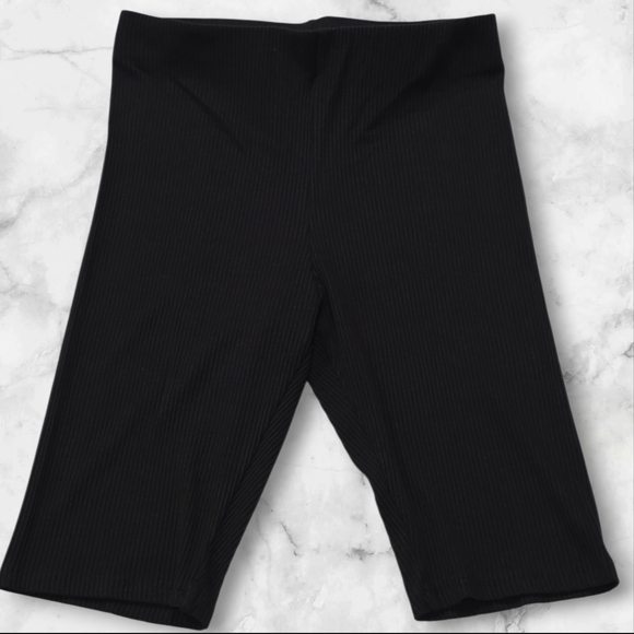 H&M Pants - H&M Athletic Woman's Workout Casual Gym Everyday Shorts Size Small (S) A109